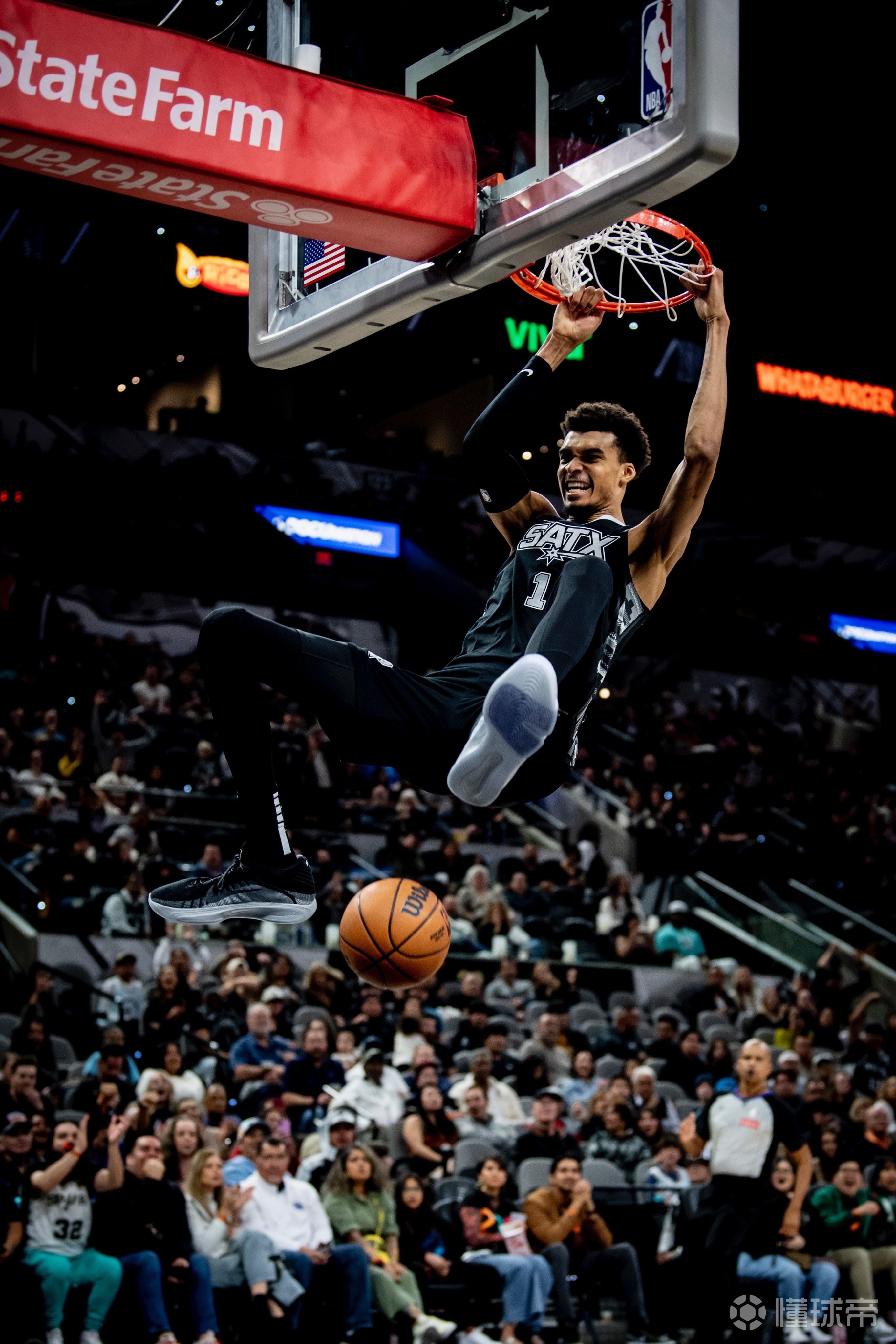 包含马刺队在与中国男篮的对决中展现出强大攻势和精湛技术的词条 包含马刺队在与中国男篮的对决中展现出强大攻势和精湛技术的词条