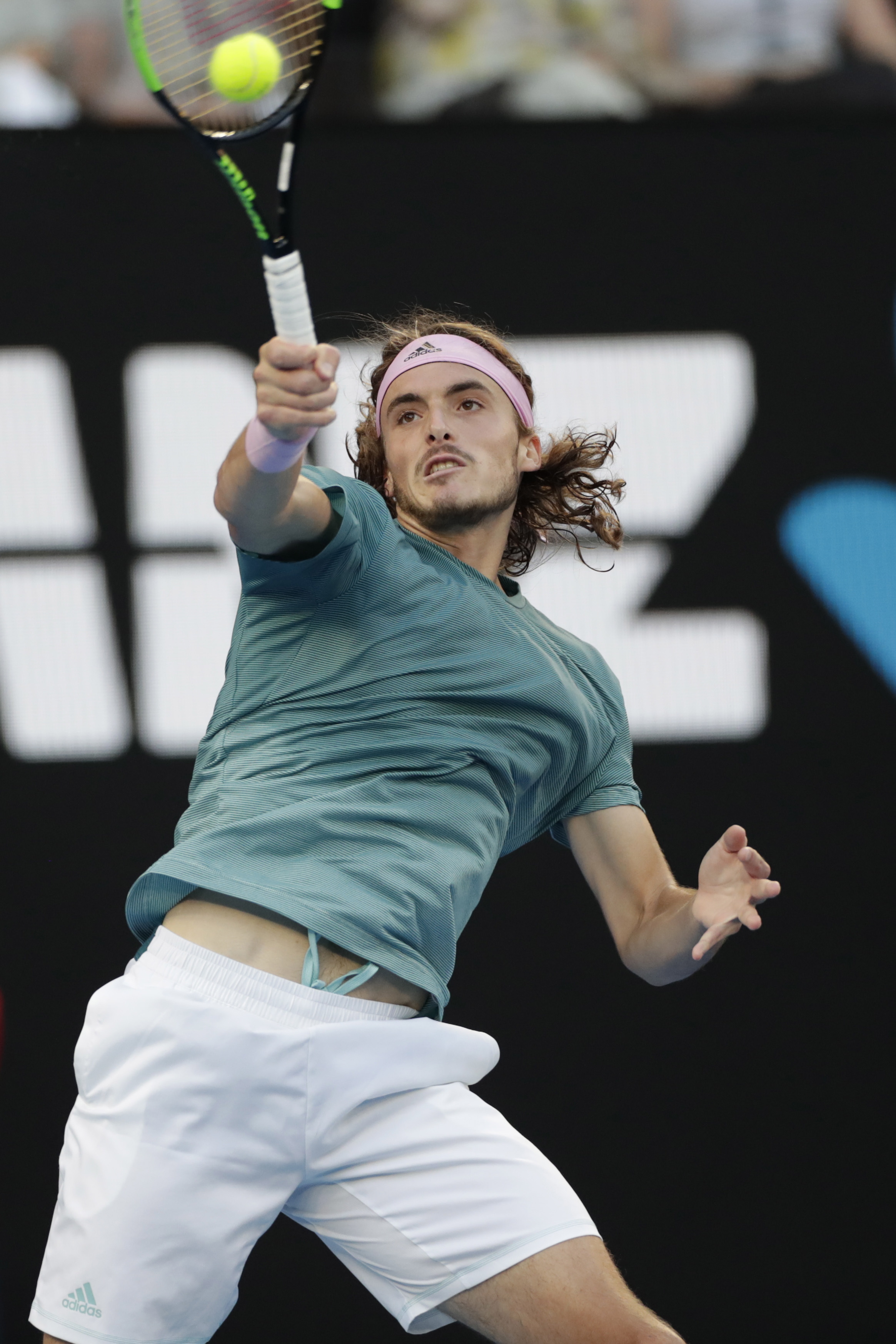 意大利网球队力克美国网球队,西西帕斯统治全场 意大利网球队力克美国网球队,西西帕斯统治全场