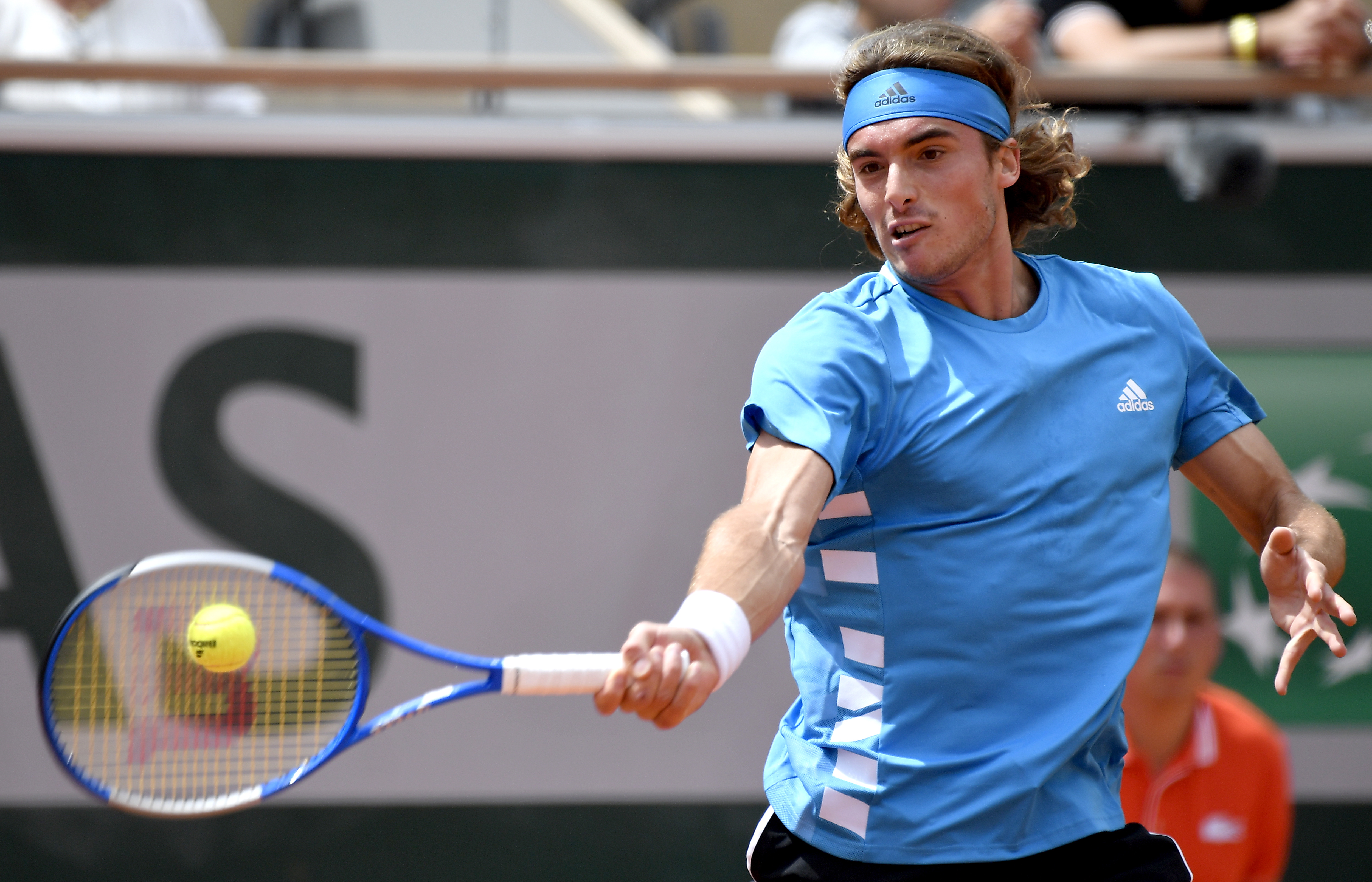 意大利网球队力克美国网球队,西西帕斯统治全场 意大利网球队力克美国网球队,西西帕斯统治全场