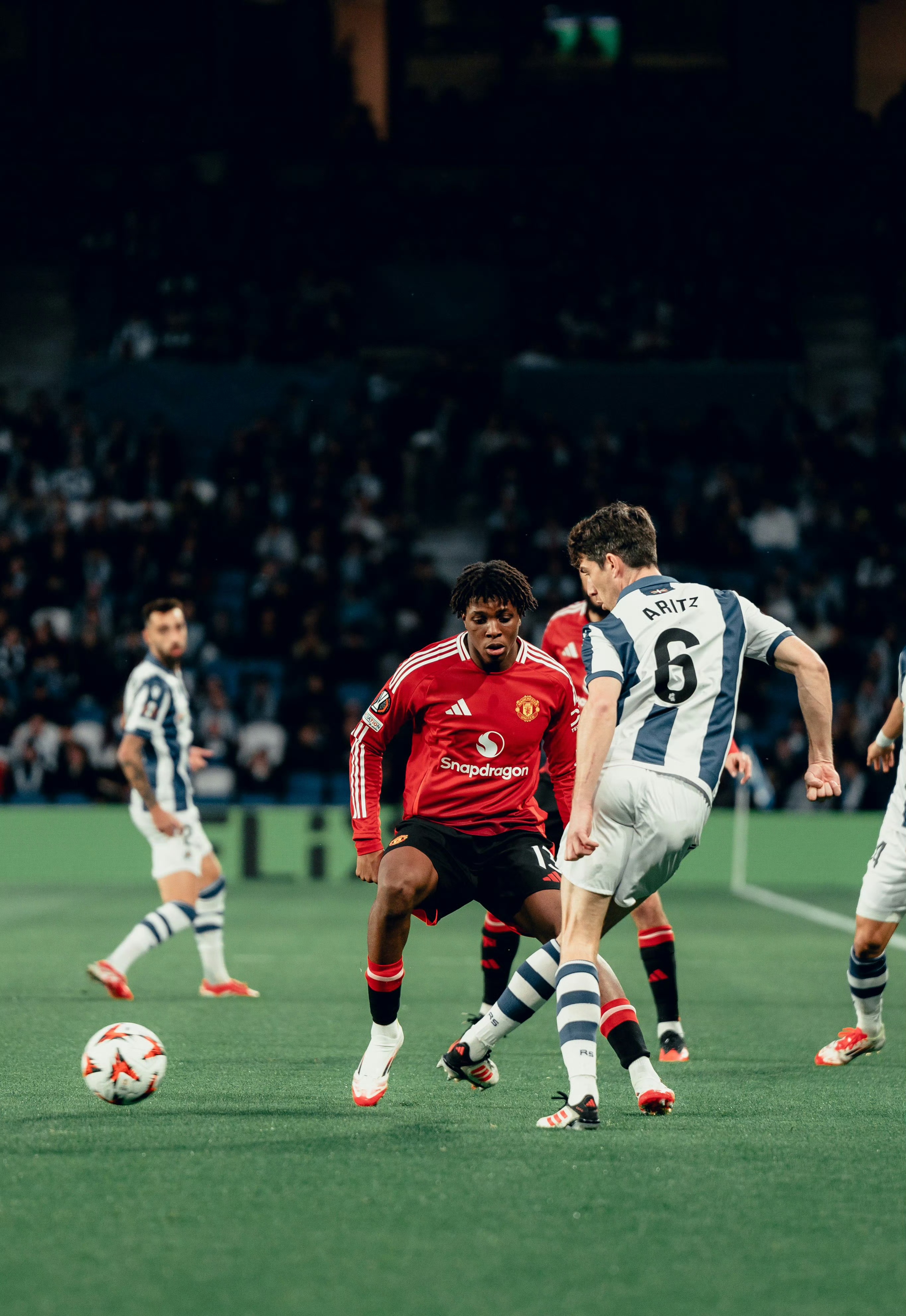 开云体育官网-曼联在伯纳乌球场击败皇马，领先欧冠小组赛的简单介绍