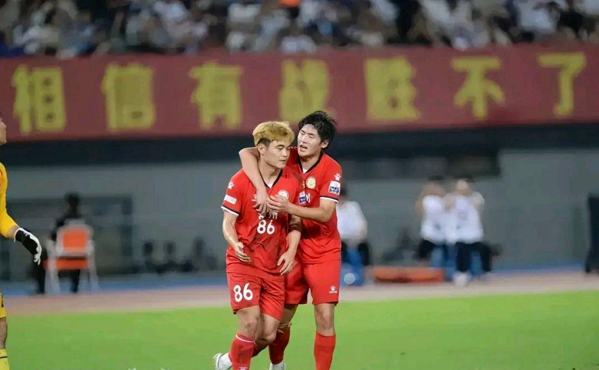 中超球员表现抢眼,引发国际关注 中超球员表现抢眼,引发国际关注