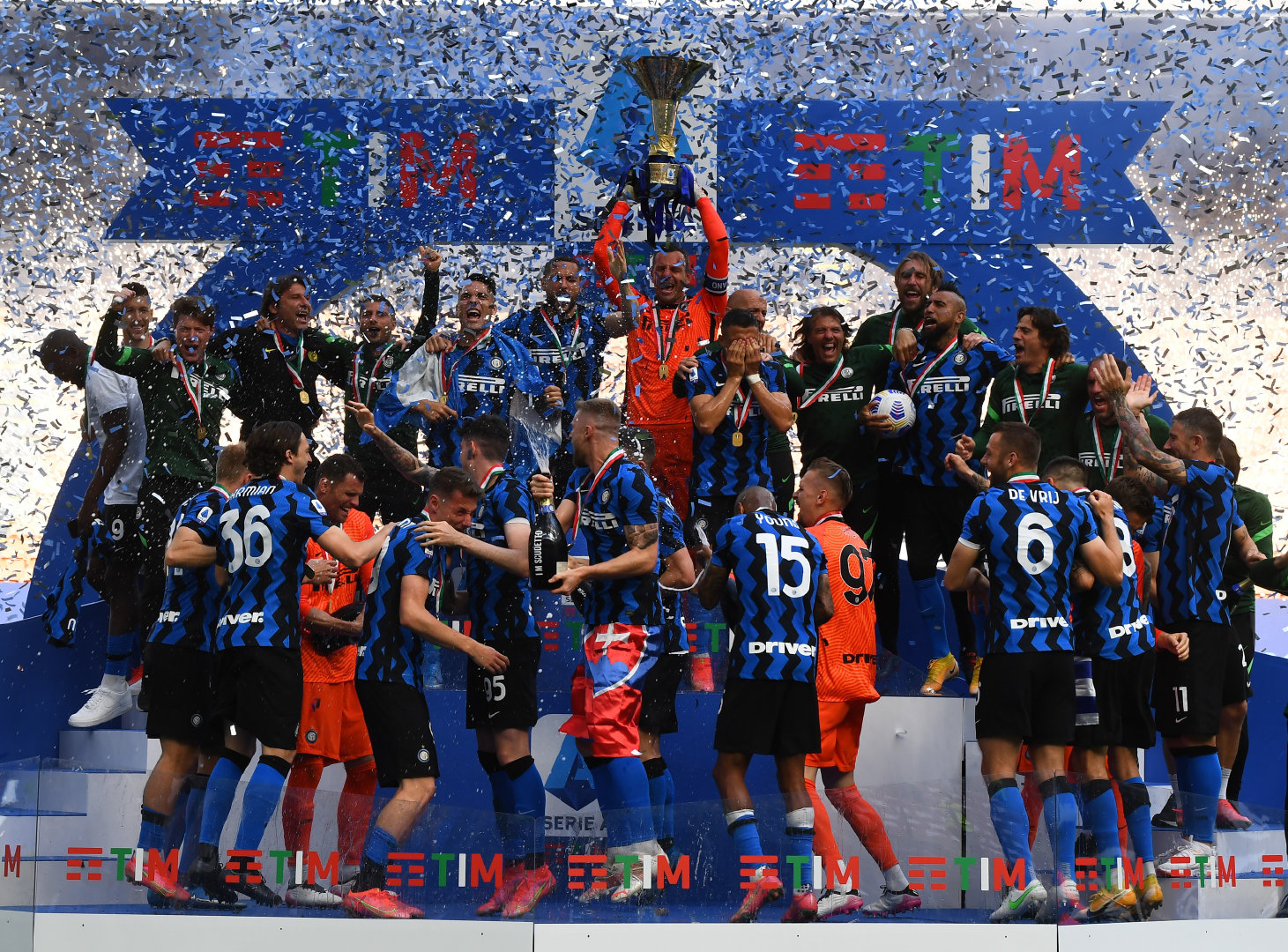 意大利队在国际足球赛中闪耀瞩目