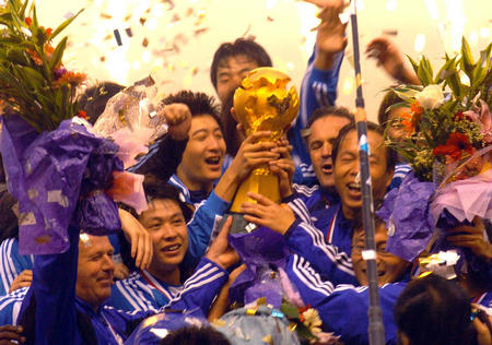 大连一方寻求胜利，卡佩洛面对挑战的简单介绍