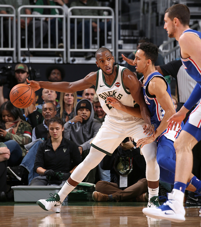 雄鹿取得七连胜，稳坐东部第二