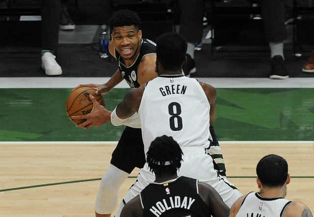 雄鹿取得七连胜，稳坐东部第二