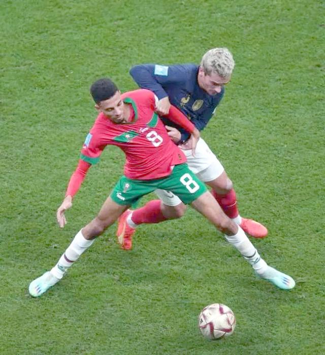 法国队大胜领跑小组,轻松晋级 法国队大胜领跑小组,轻松晋级