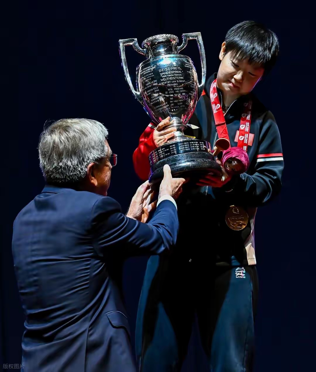 关于法国乒乓球队绝杀德国乒乓球队，马龙高光表现的信息