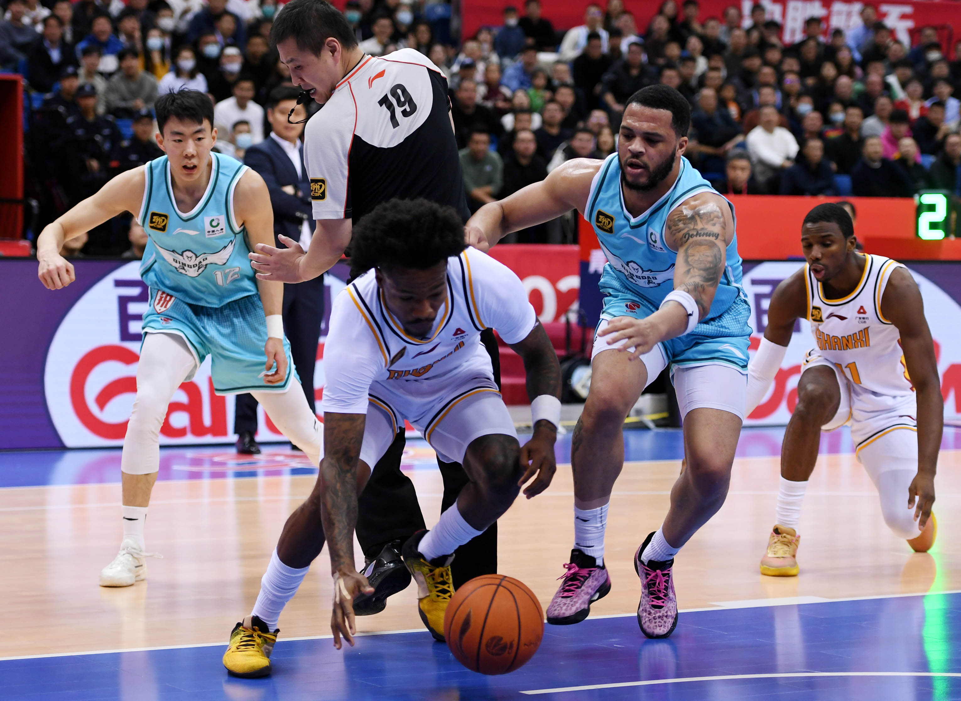 山东队逆转鹈鹕,戈贝尔点燃赛场的简单介绍 山东队逆转鹈鹕,戈贝尔点燃赛场的简单介绍