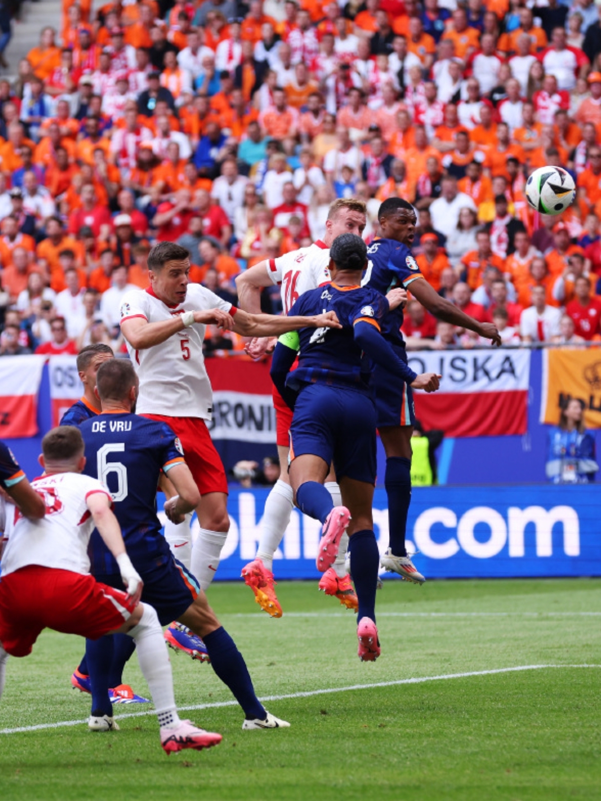 包含荷兰男足通过训练备战欧锦赛,提高了实力的词条 包含荷兰男足通过训练备战欧锦赛,提高了实力的词条