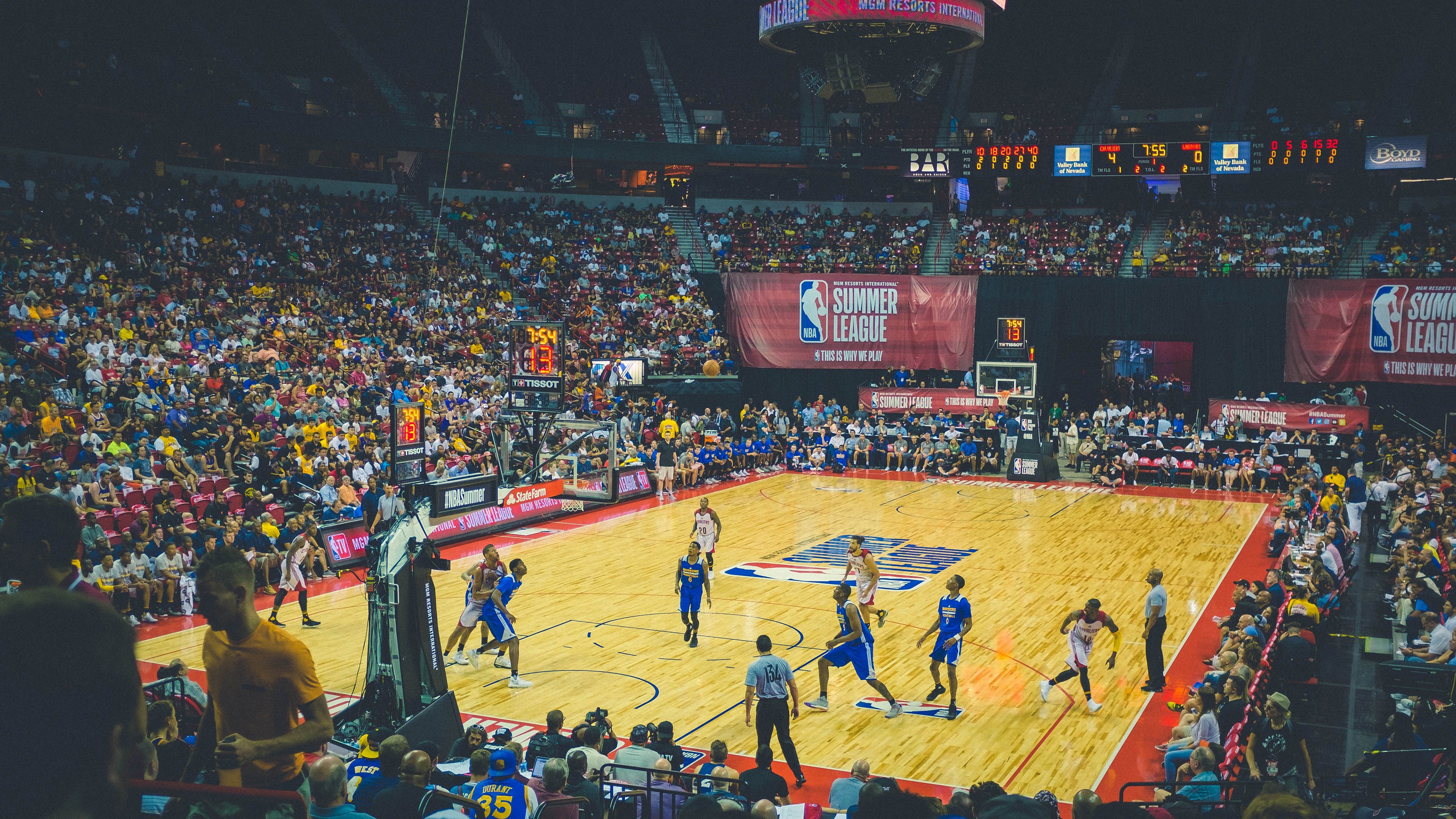 绝境翻盘！加拿大末节逆转秘鲁，萨内关键时刻接管比赛