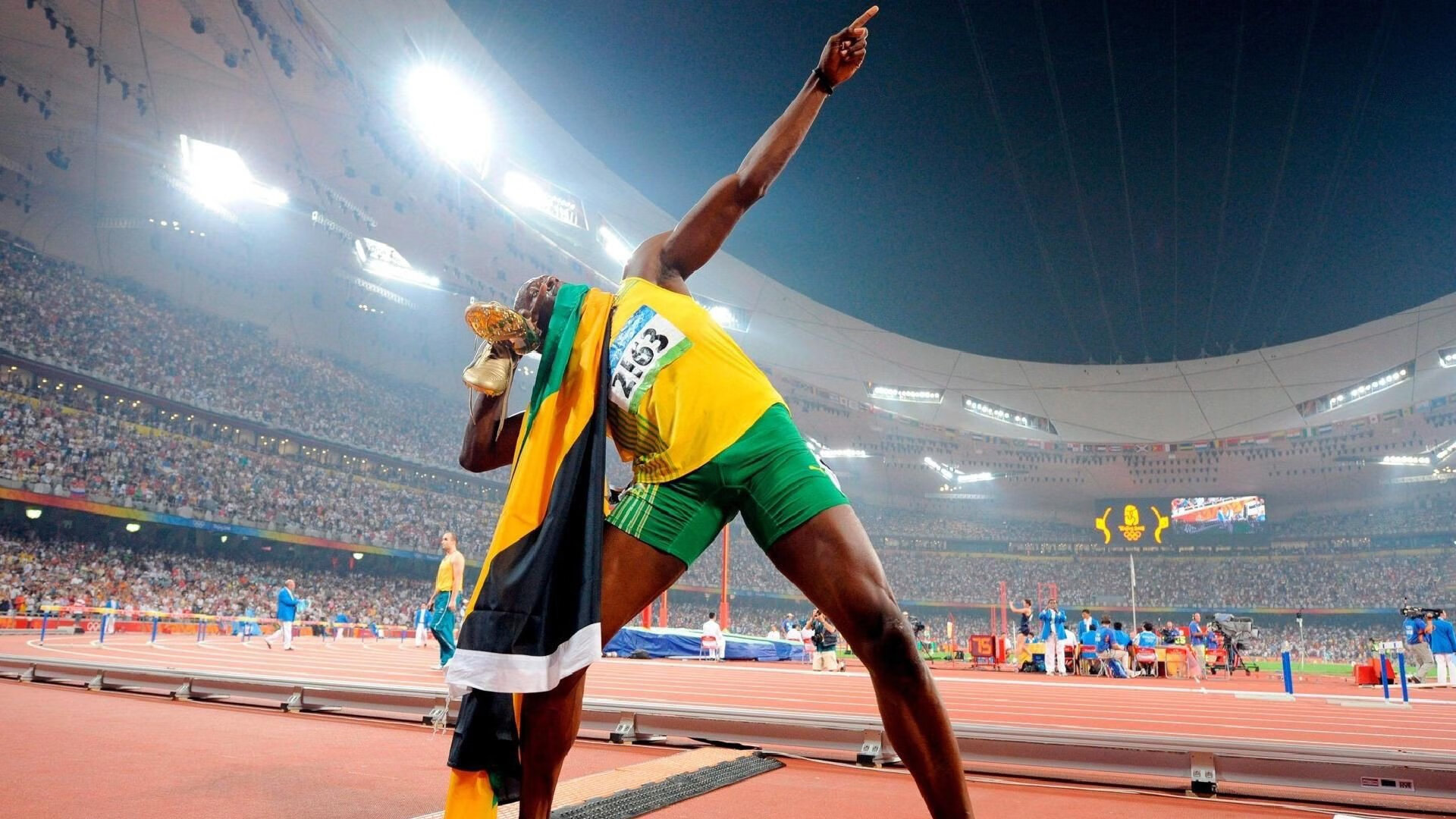 开云平台-法拉利翻盘雷诺车队，汉密尔顿统治全场