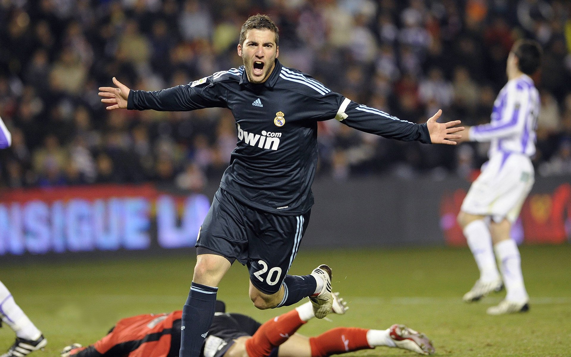 孤星破晓，当C罗的最后一舞，刺穿冰岛的极光之梦